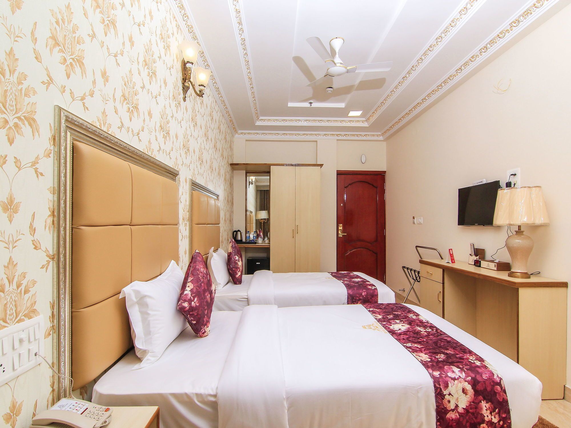 Hotel Oyo 11956 Galaxy Grand Lakhnaú Exteriér fotografie