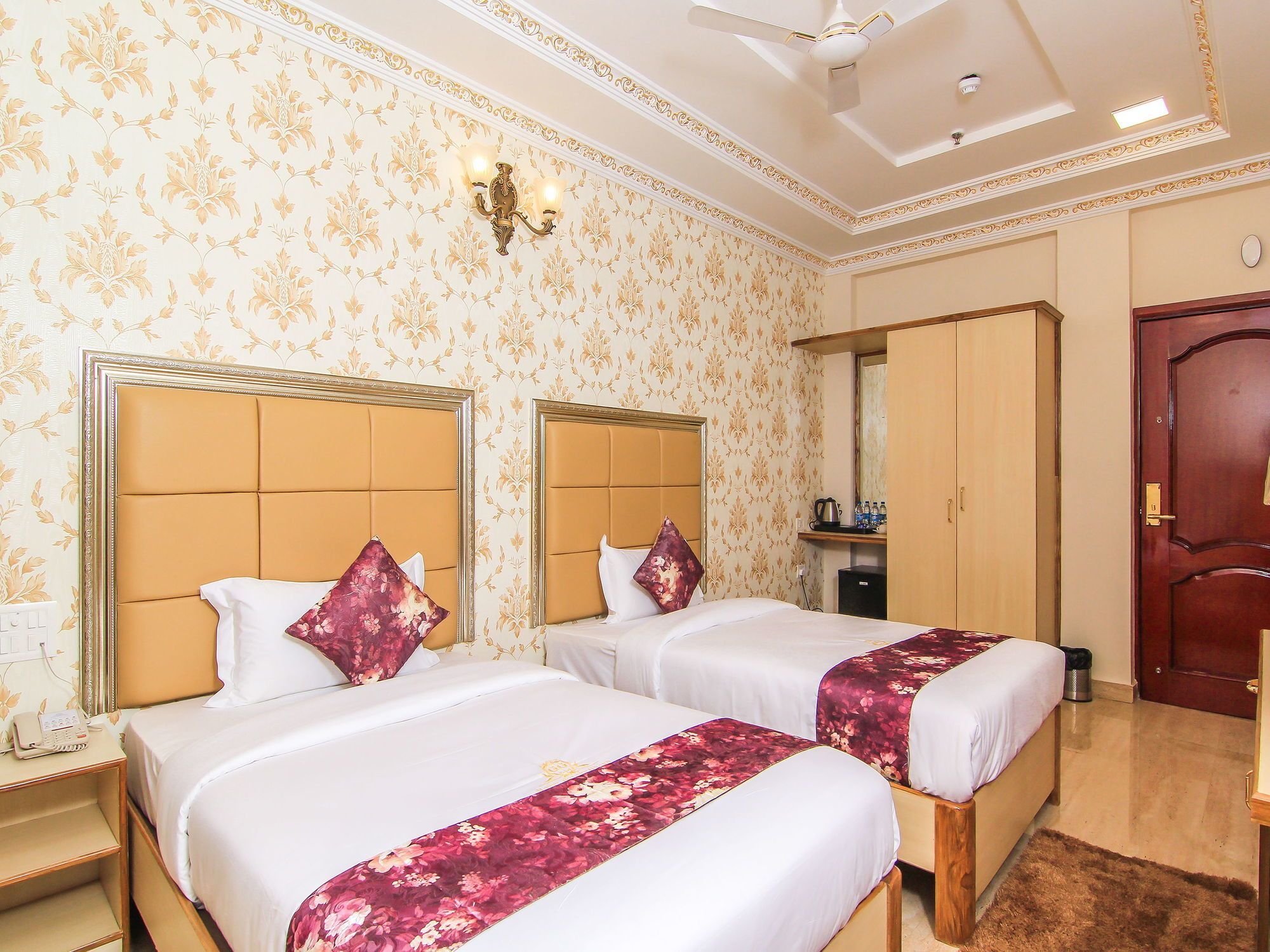 Hotel Oyo 11956 Galaxy Grand Lakhnaú Exteriér fotografie