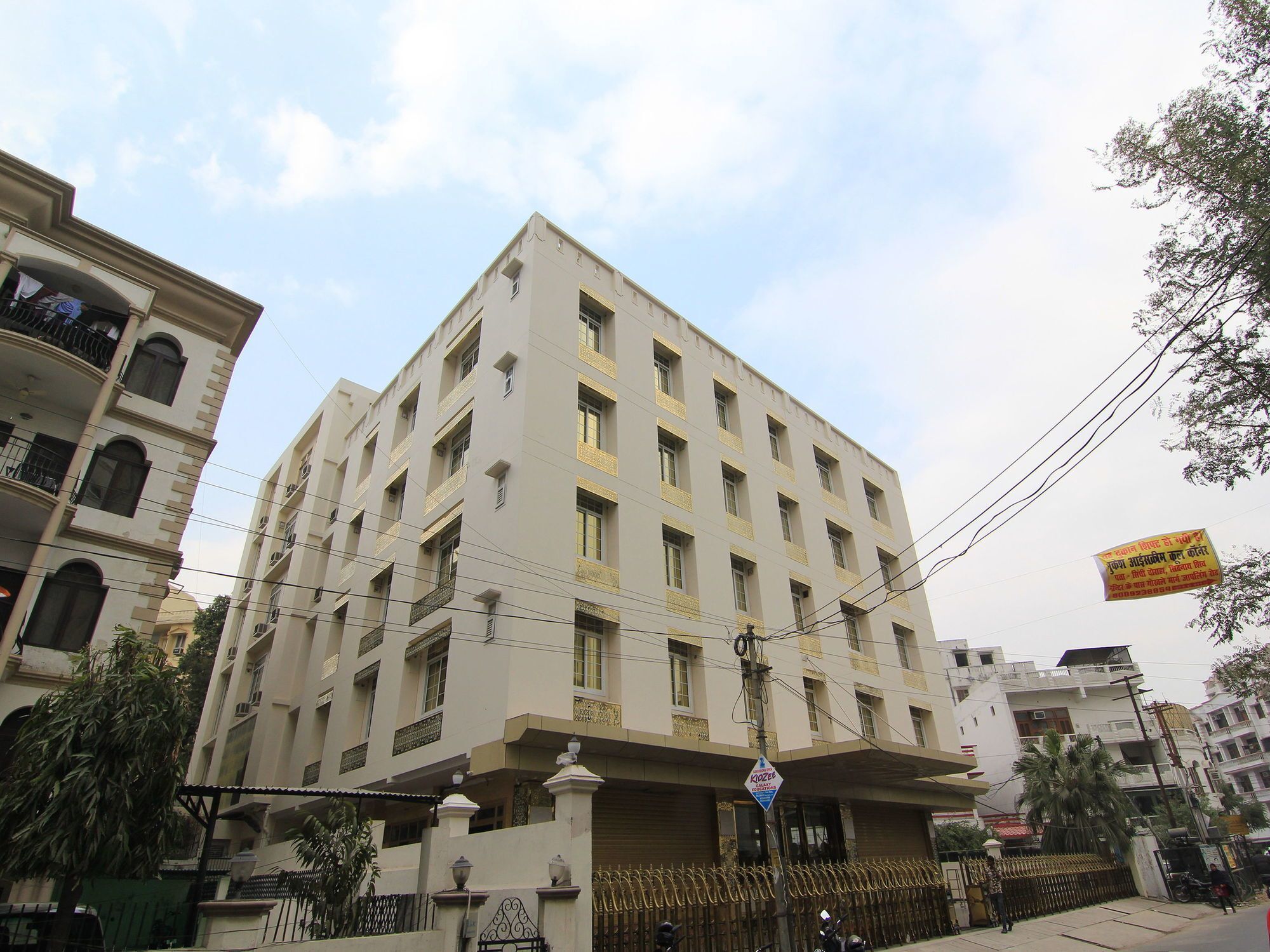 Hotel Oyo 11956 Galaxy Grand Lakhnaú Exteriér fotografie