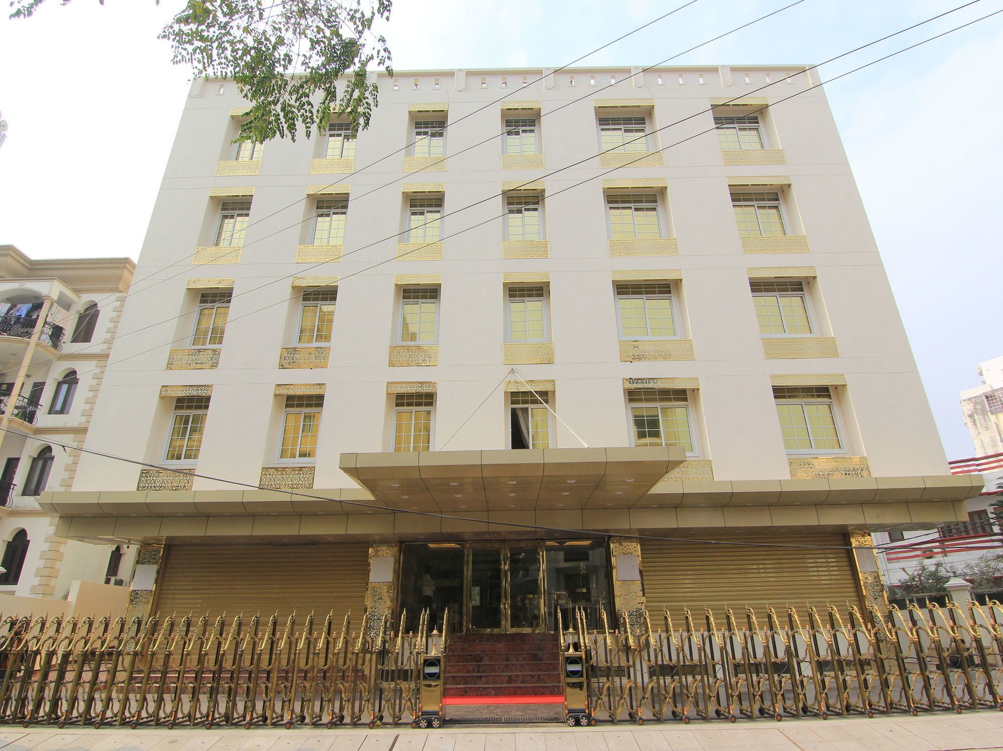 Hotel Oyo 11956 Galaxy Grand Lakhnaú Exteriér fotografie